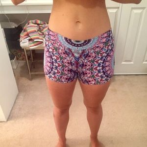 Medium Wolven Threads Shorts